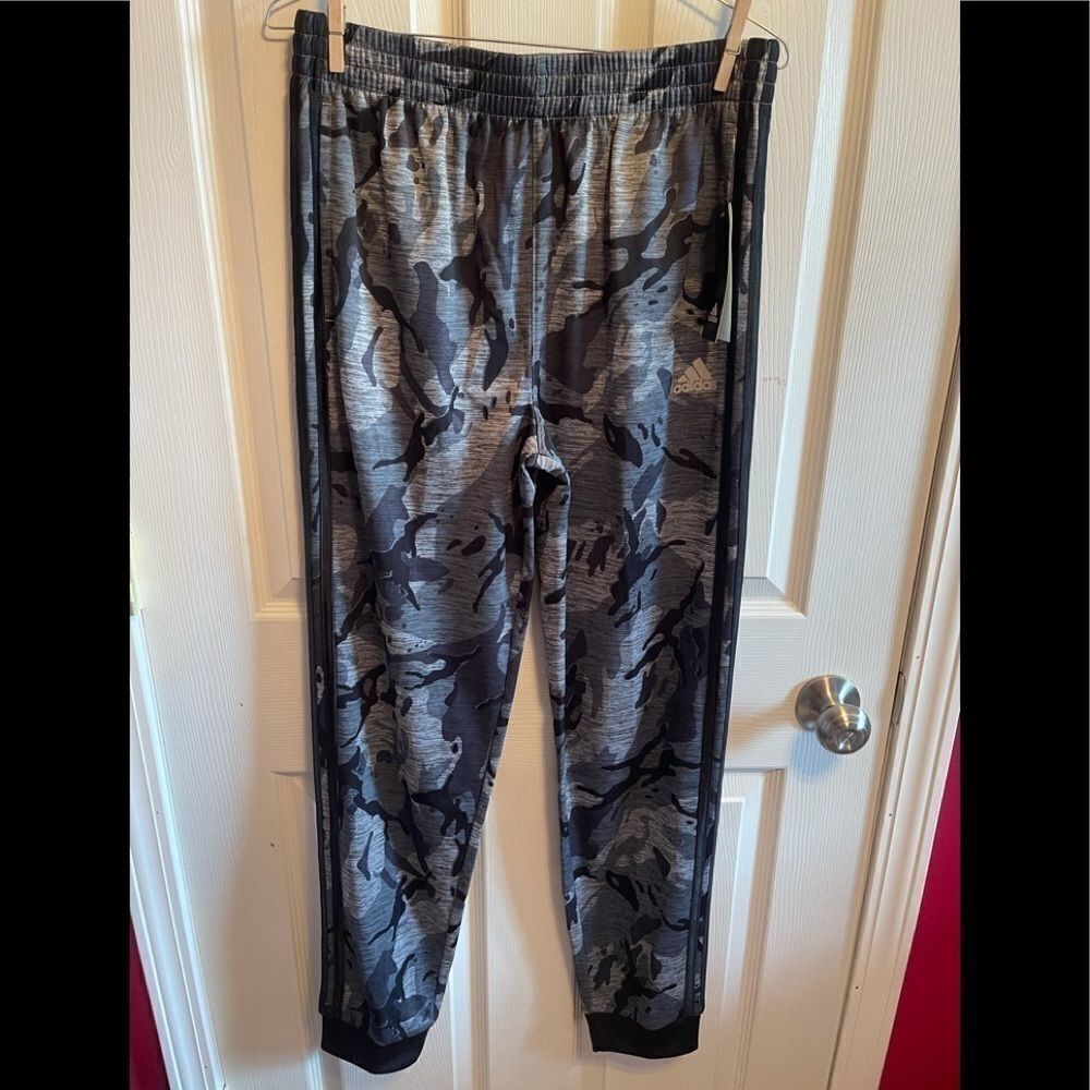 Adidas NWT youth joggers sz XL
